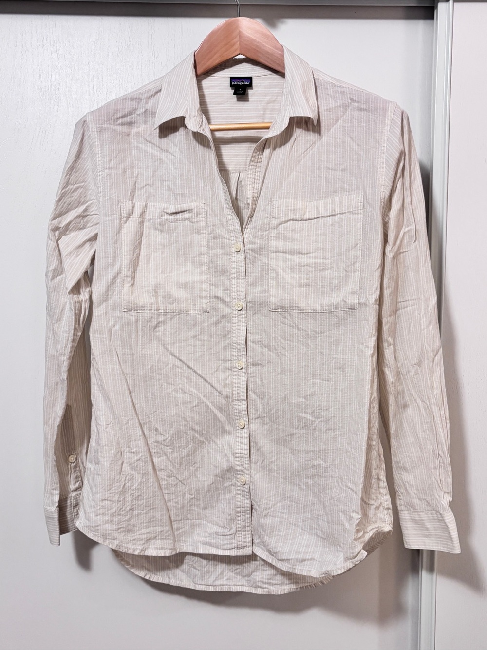 Patagonia Women Lightweight Button Down Shirt Size Small Cream Stripe Gorpcore